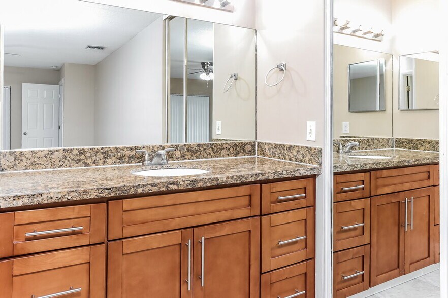 Building Photo - 11416 Whisper Sound Dr