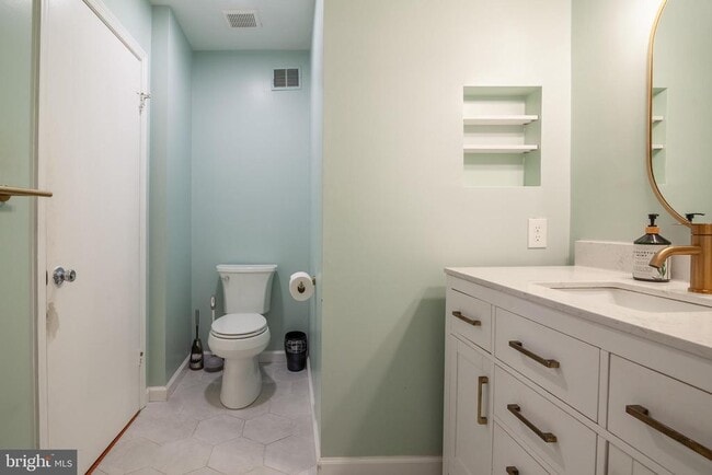 Building Photo - 14624 Monmouth Dr