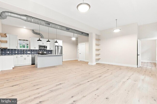 Building Photo - 5565 Pennell Rd