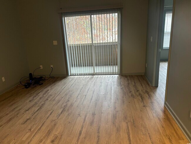 Building Photo - 4104 Pinehurst Cir