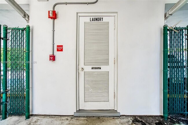 Building Photo - 1824 Monroe St