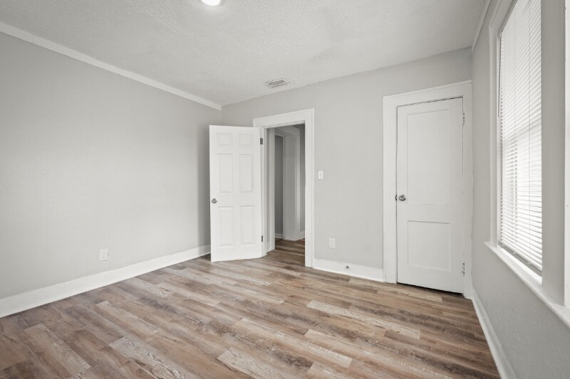 Building Photo - 3524 Boulevard St