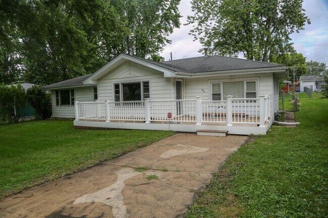 Building Photo - 631 Elm St