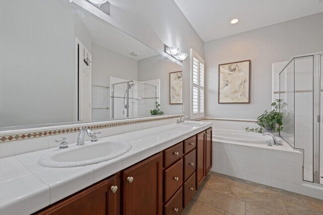 Building Photo - 103 Brisa Dr
