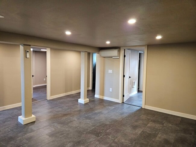 Building Photo - 4Bd/2Ba Two Story Home - For Viewing!