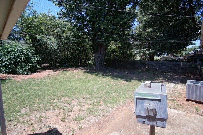 Building Photo - 812 W Silver Meadow Dr