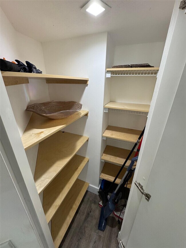 Building Photo - 1651 SW 127th Ave