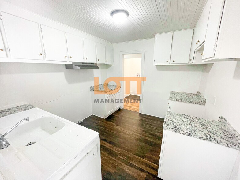 Building Photo - 10 Lowndes Ave