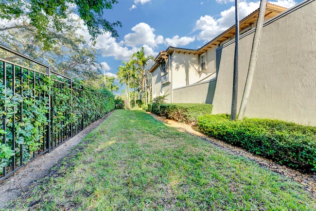 Building Photo - 406 NW 25th Ave