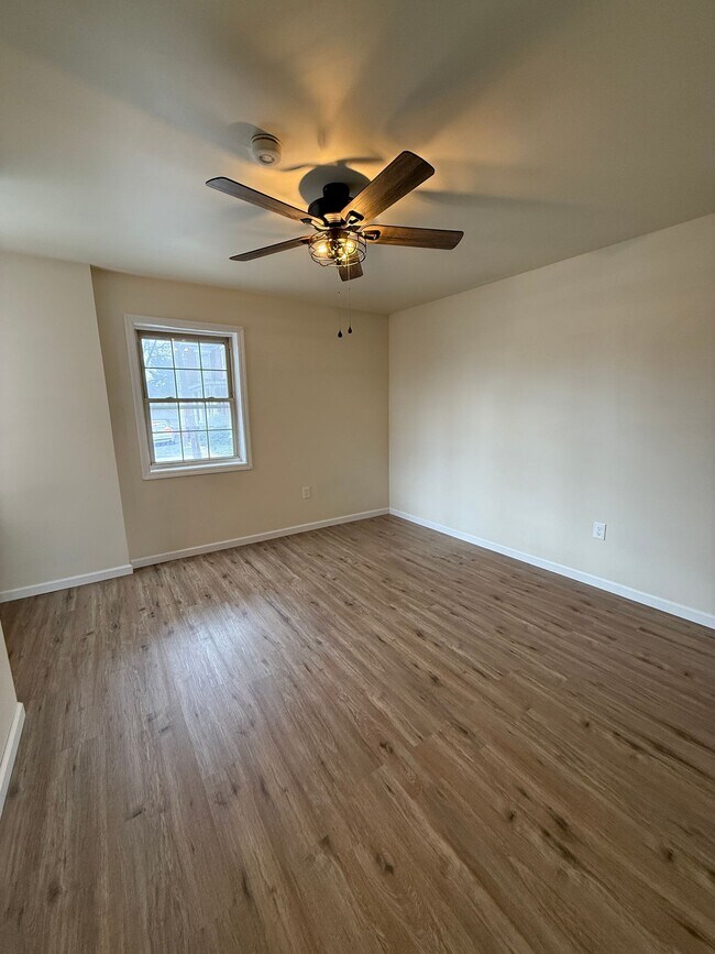 Building Photo - Renovated Apartments on Main Street in Myersville