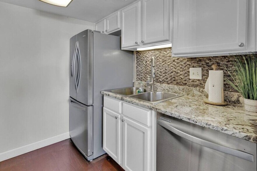 Building Photo - 103 Old Ferry Rd