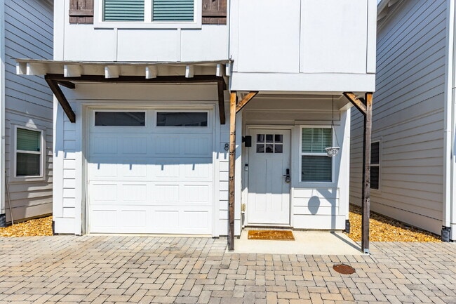 Building Photo - Convenient Nashville Rental Near Percy Pri...
