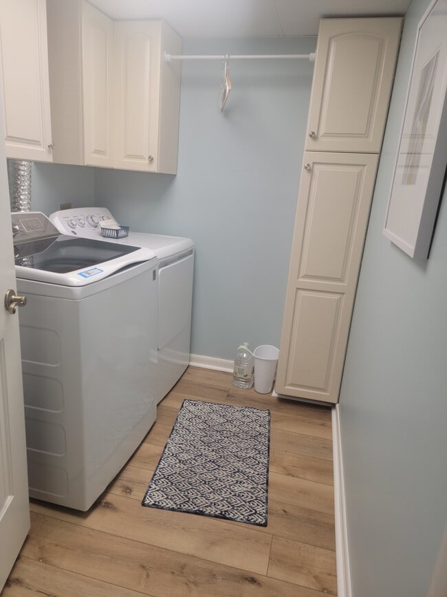 Building Photo - 9976 Edgewood Ave