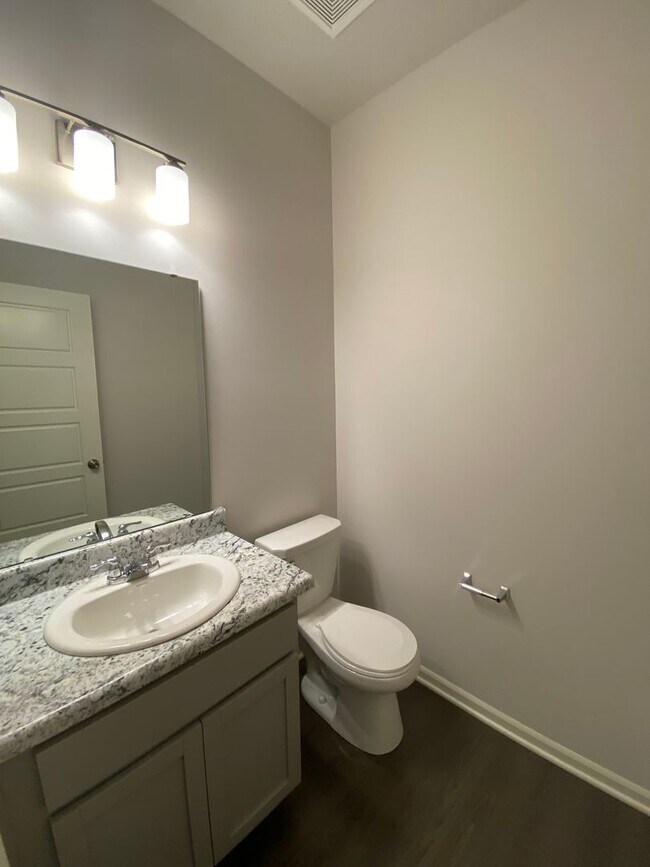 Building Photo - *Pre-leasing* Three Bedroom | Two and a Half Bath Home in Spring Hill!