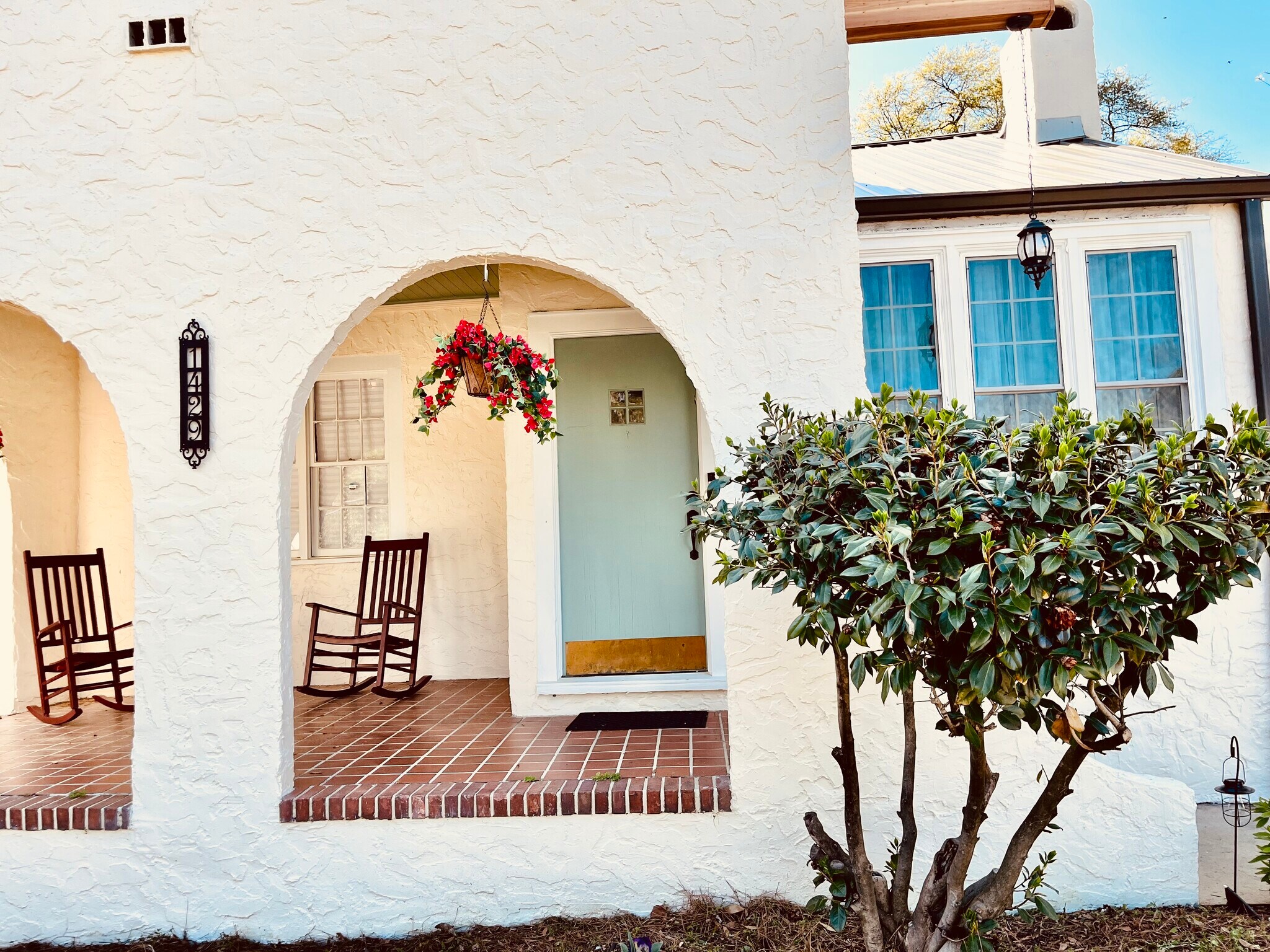 Main entrance - 1429 Johns Rd