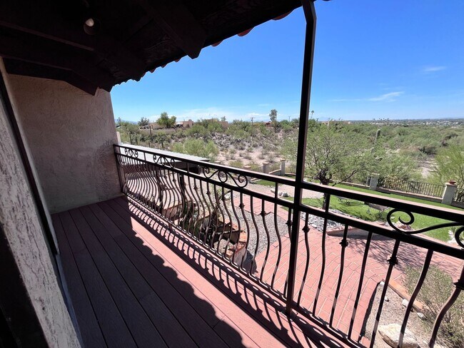 Building Photo - Catalina Foothills- 3 bedroom/ 3 bathroom ...
