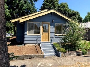 Building Photo - 2 Bedroom House in Springfield