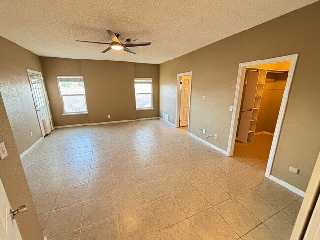 Building Photo - Stunning 3Bed/2Bath/2Car 1st Floor Condo with Private Yard, and Luxurious Amenities! $300 Off Mov...