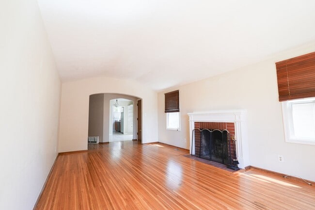 Building Photo - Single Family Home