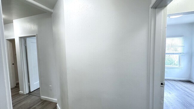 Building Photo - 1321