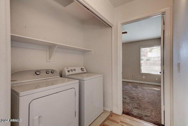 Building Photo - 2131 S Peppertree Dr