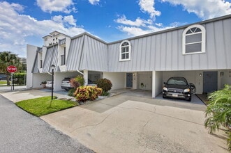 Building Photo - 382 Golfview Rd