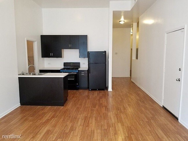 Building Photo - 4028 S King Dr