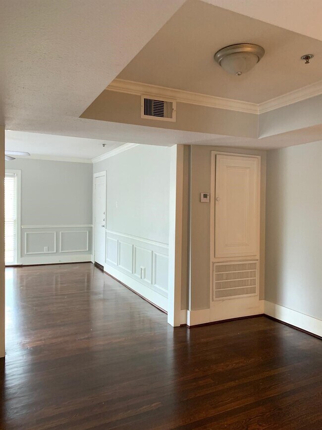 Building Photo - 2423 Woodhead St