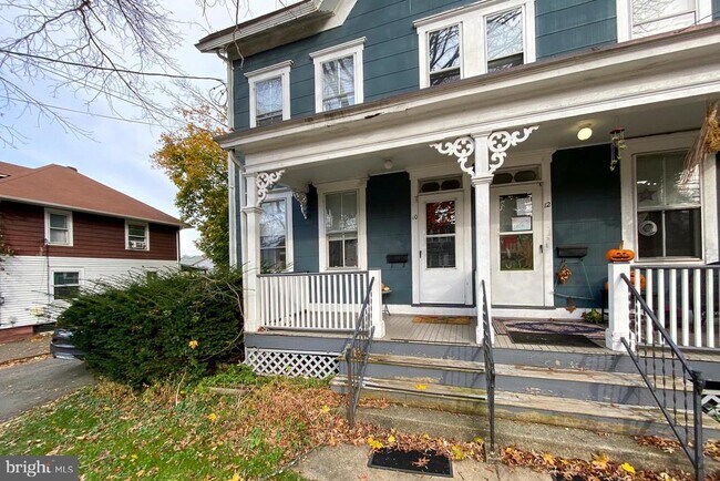 Building Photo - 10 Princeton Ave