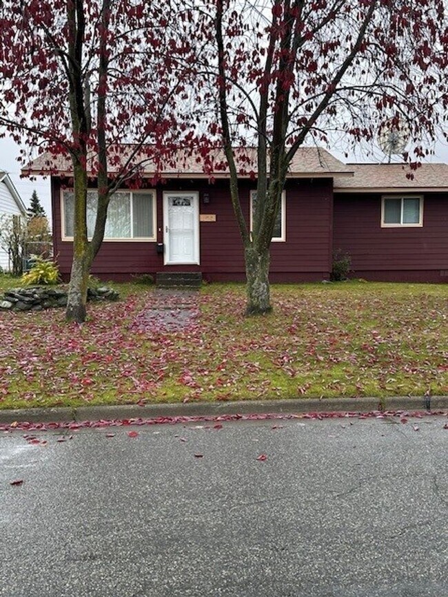 Building Photo - NEWLY REMODELED | East Anchorage | 3BR 1.5...