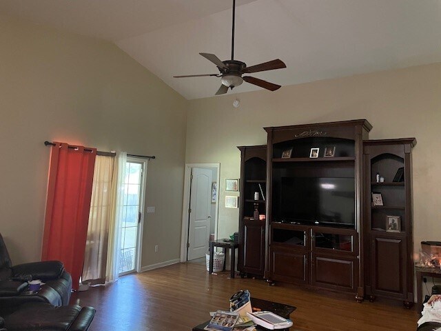 Building Photo - 1319 Blakemore Ct E