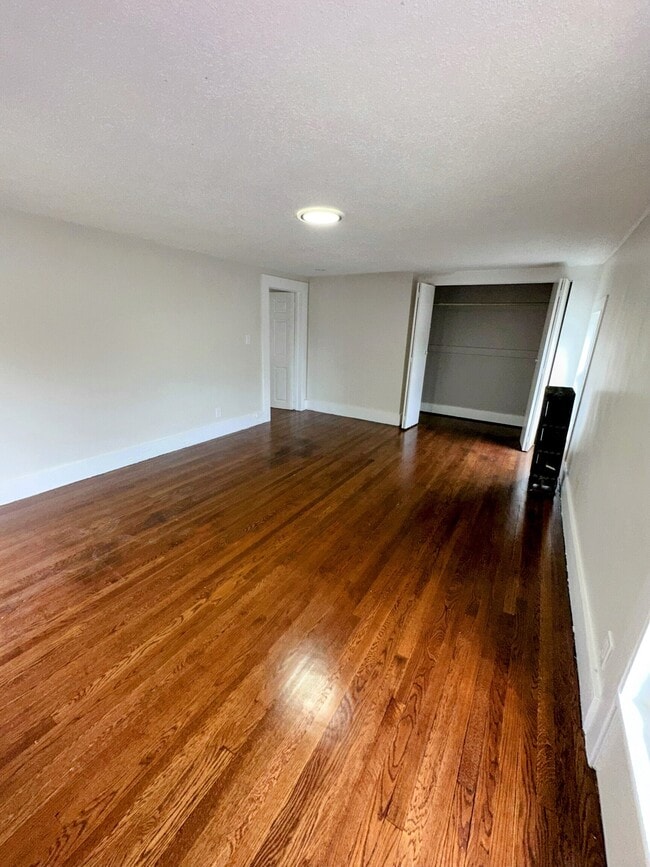 Building Photo - 34 Bulkeley Pl