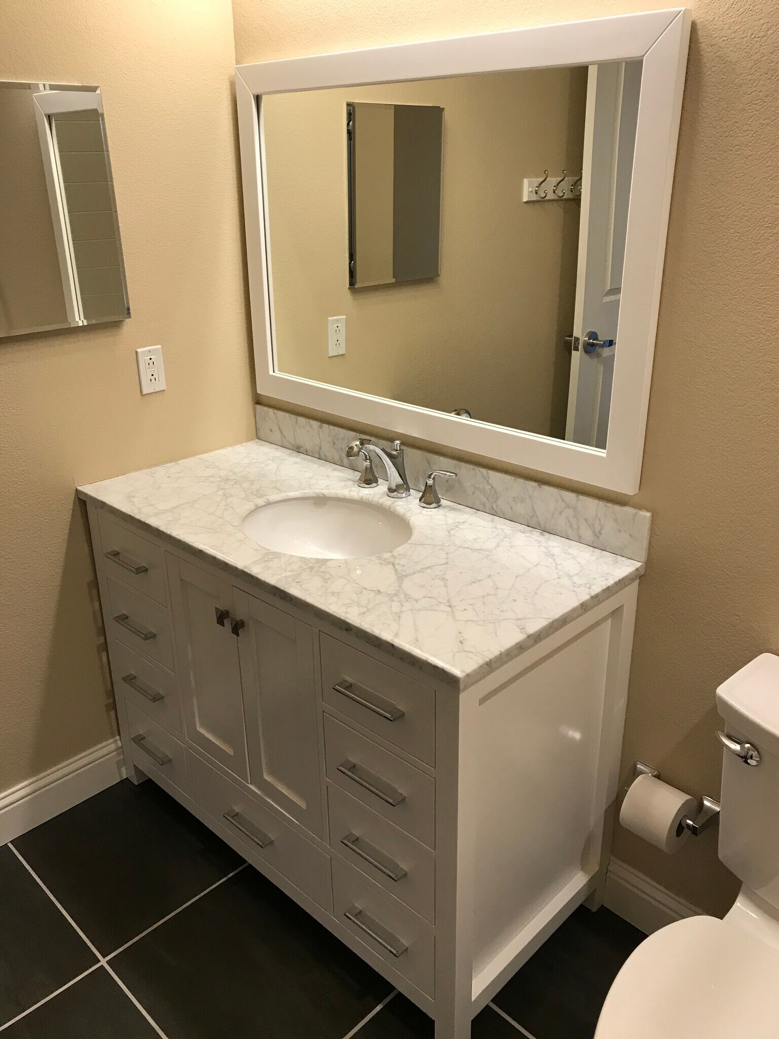 Building Photo - 5401 S Park Terrace Ave