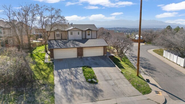 Building Photo - 8566-8568-8568 Wasatch Blvd