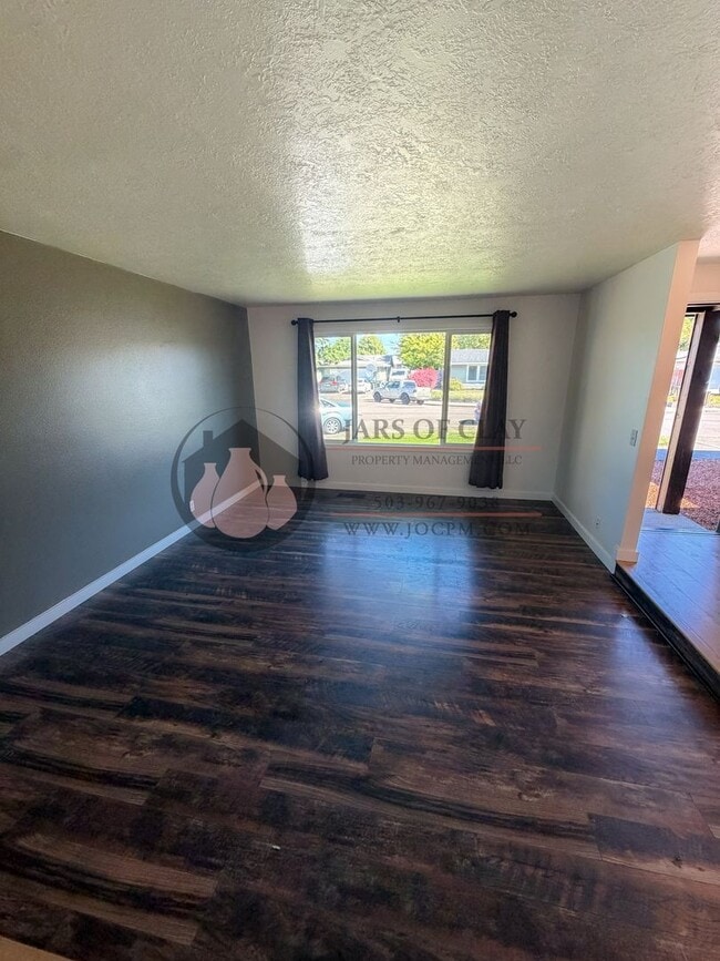Building Photo - Updated 3 Bed / 2 Bath Salem Home with Central A/C, Fenced Yard & Included Landscaping!