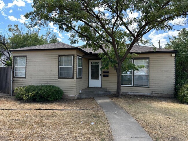 Primary Photo - 2425 30th St