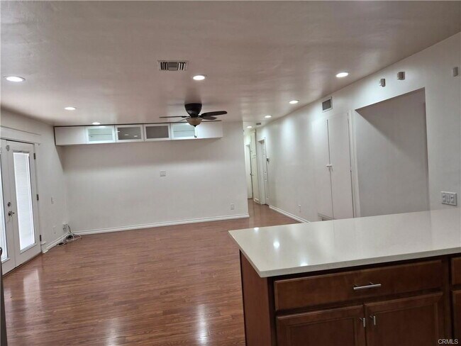 Building Photo - 23376 Hartland St