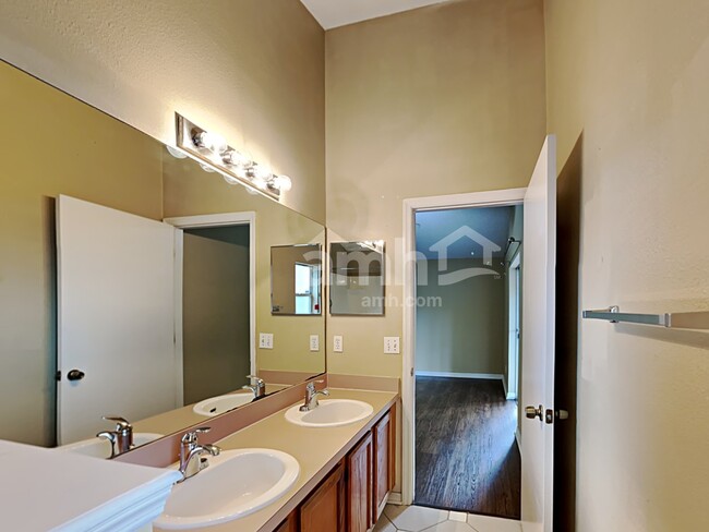 Building Photo - 12706 Parkbury Dr