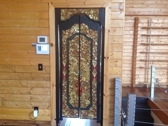 Building Photo - Custom chalet located in an exclusive neighborhood at the base of Teton Pass