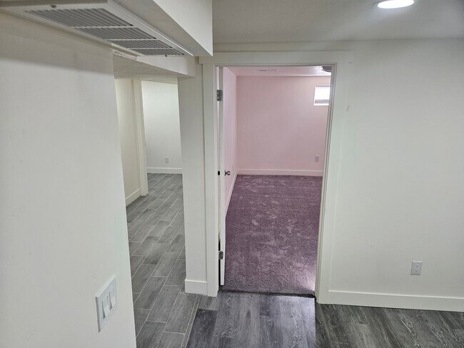 Building Photo - Roy Duplex