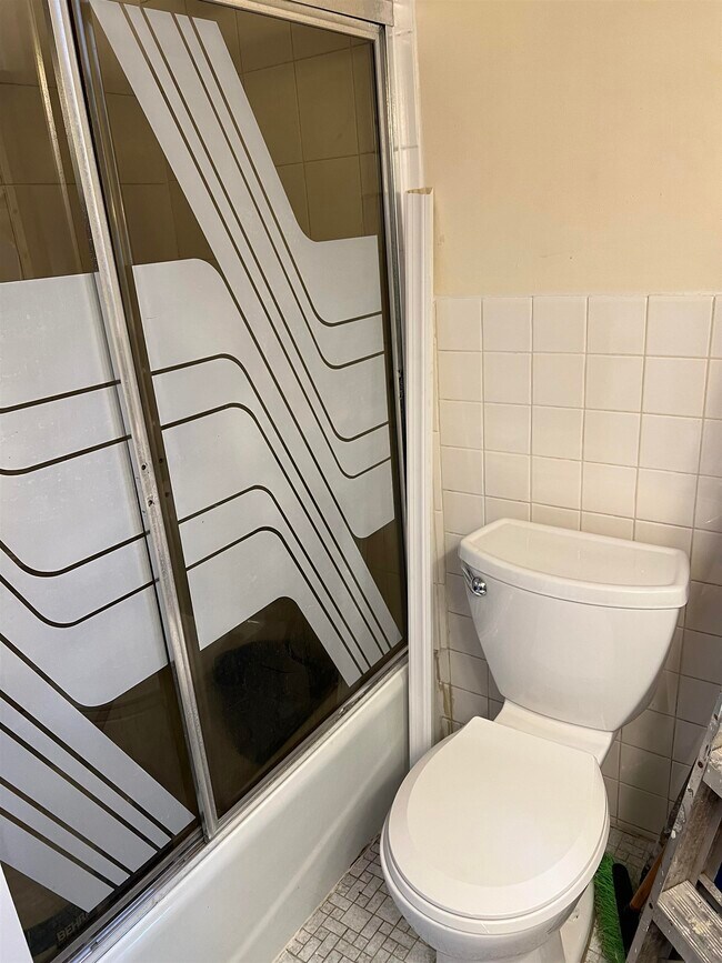 Building Photo - 110 67th St