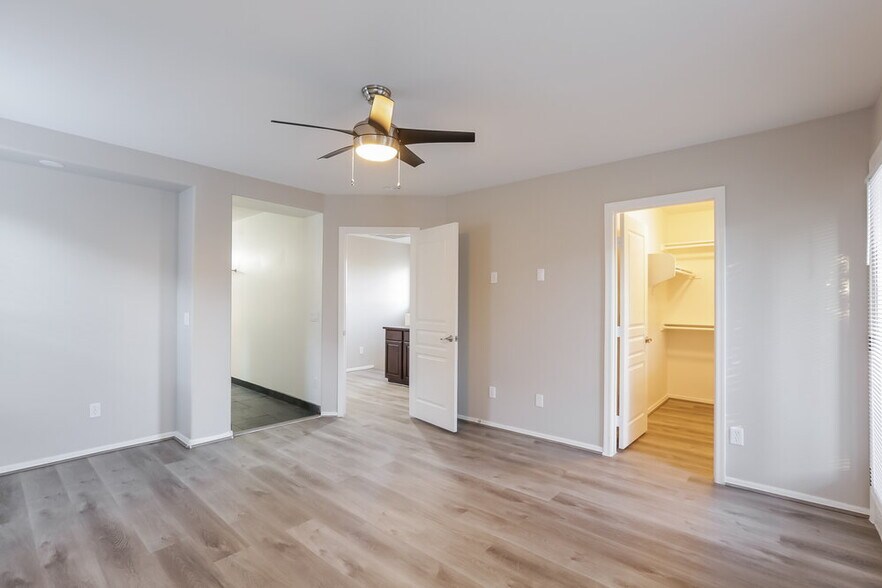 Building Photo - 7032 S 7th Ln