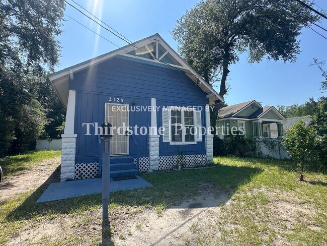 Building Photo - 2125 Lambert St