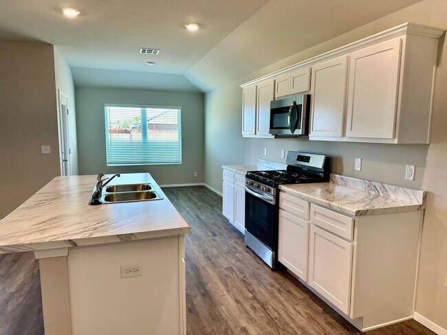 Building Photo - 4 bedroom 2 bath 2 car garage - Bixby Schools