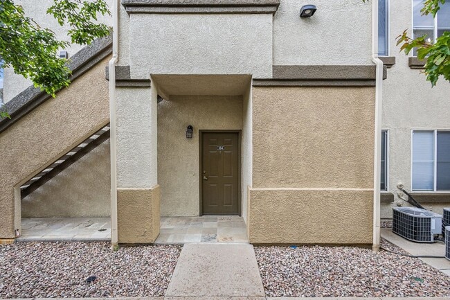 Building Photo - 2 bedroom Condo ,Gated community  Hillsbor...
