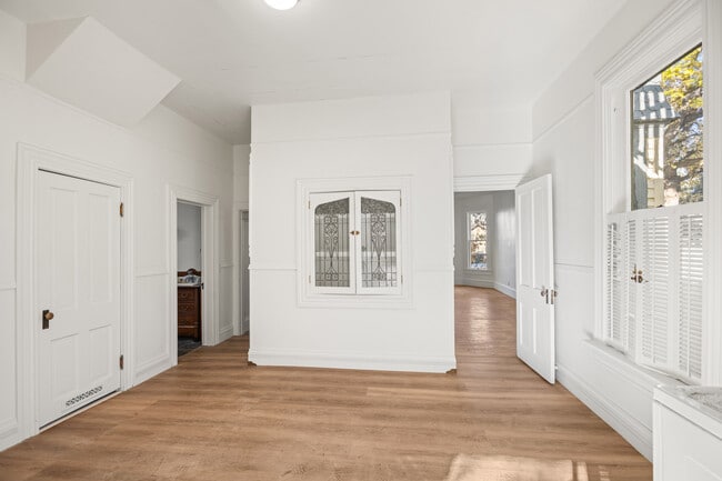 Building Photo - 212 N Monarch St