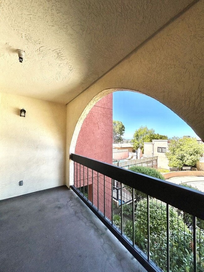 Building Photo - First-Floor 2-bedroom/2-bathroom Condo In San Carlos Available Now!