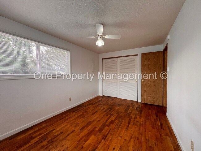 Building Photo - 119 SE 98th Ave