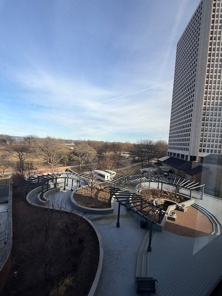 Building Photo - 5415 N Sheridan Rd