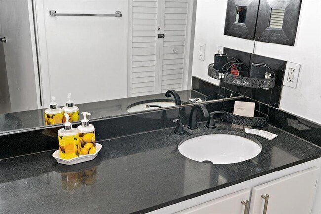 Building Photo - 1880 S Ocean Dr